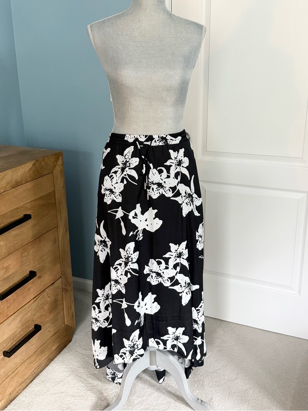 Banana Republic Black & White Floral Print Hi-Lo Women’s Skirt, sz XL